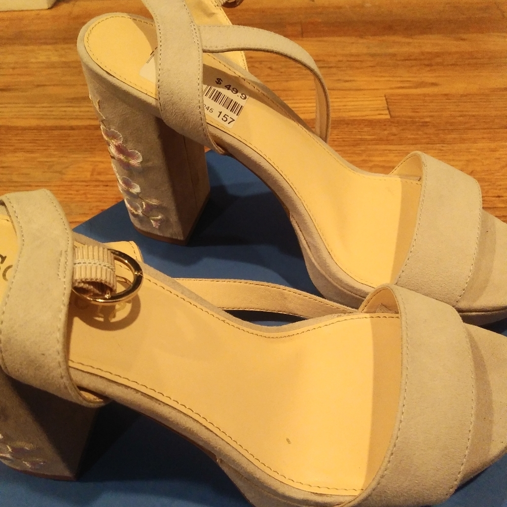 ❤Moving Sale❤ Sofie17 Embroidered Heels